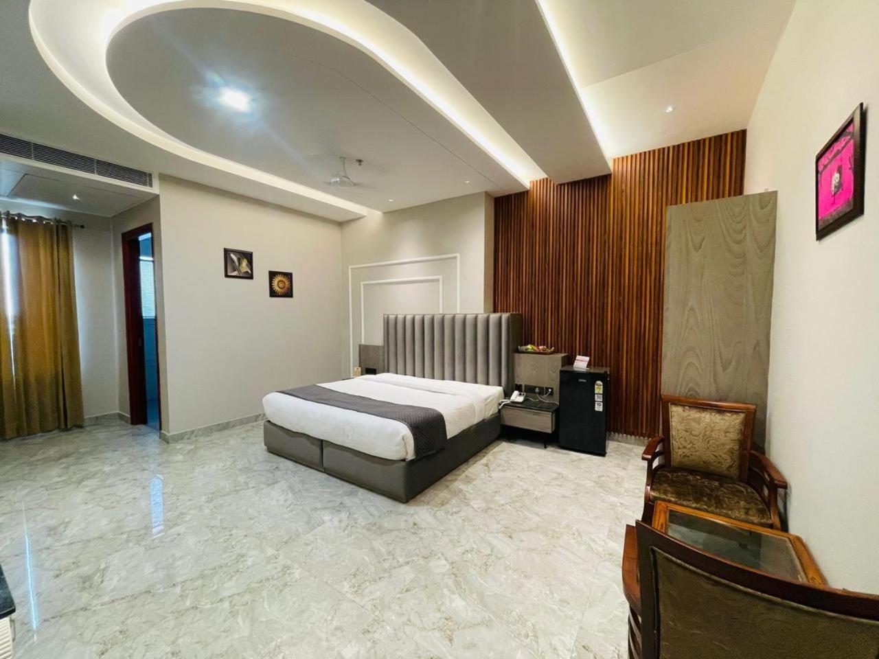 Hotel Miracle Resort Phagwāra Εξωτερικό φωτογραφία